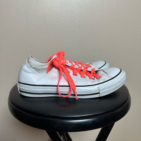 CLEARANCE! White Converse Low Cut Leather Chucks Size Women’s 7 EUC - Picture 3 of 5